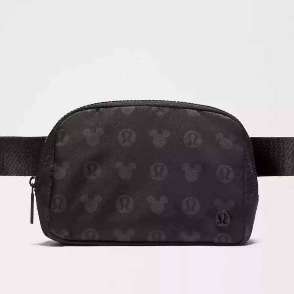 Disney x lululemon *Everywhere Belt Bag 1L Mickey and Logo Print